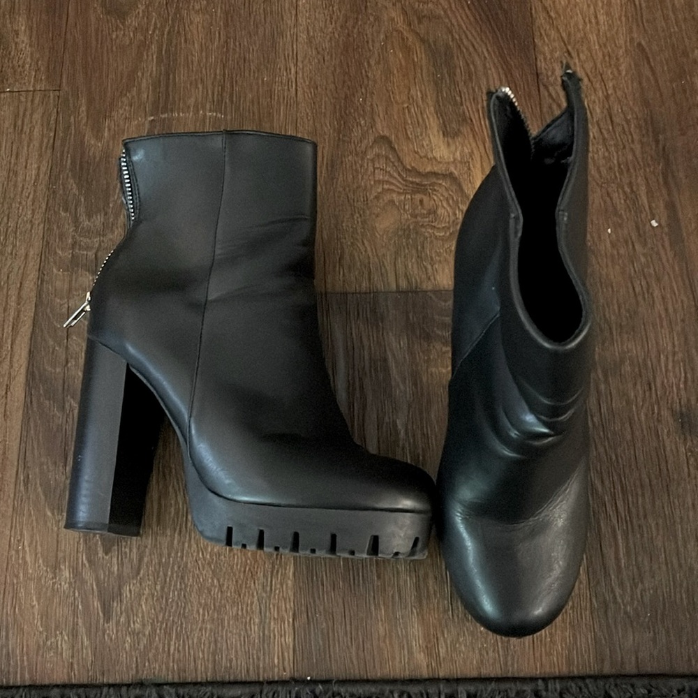 Fashion Nova Black ankle boots women’s size 6.5